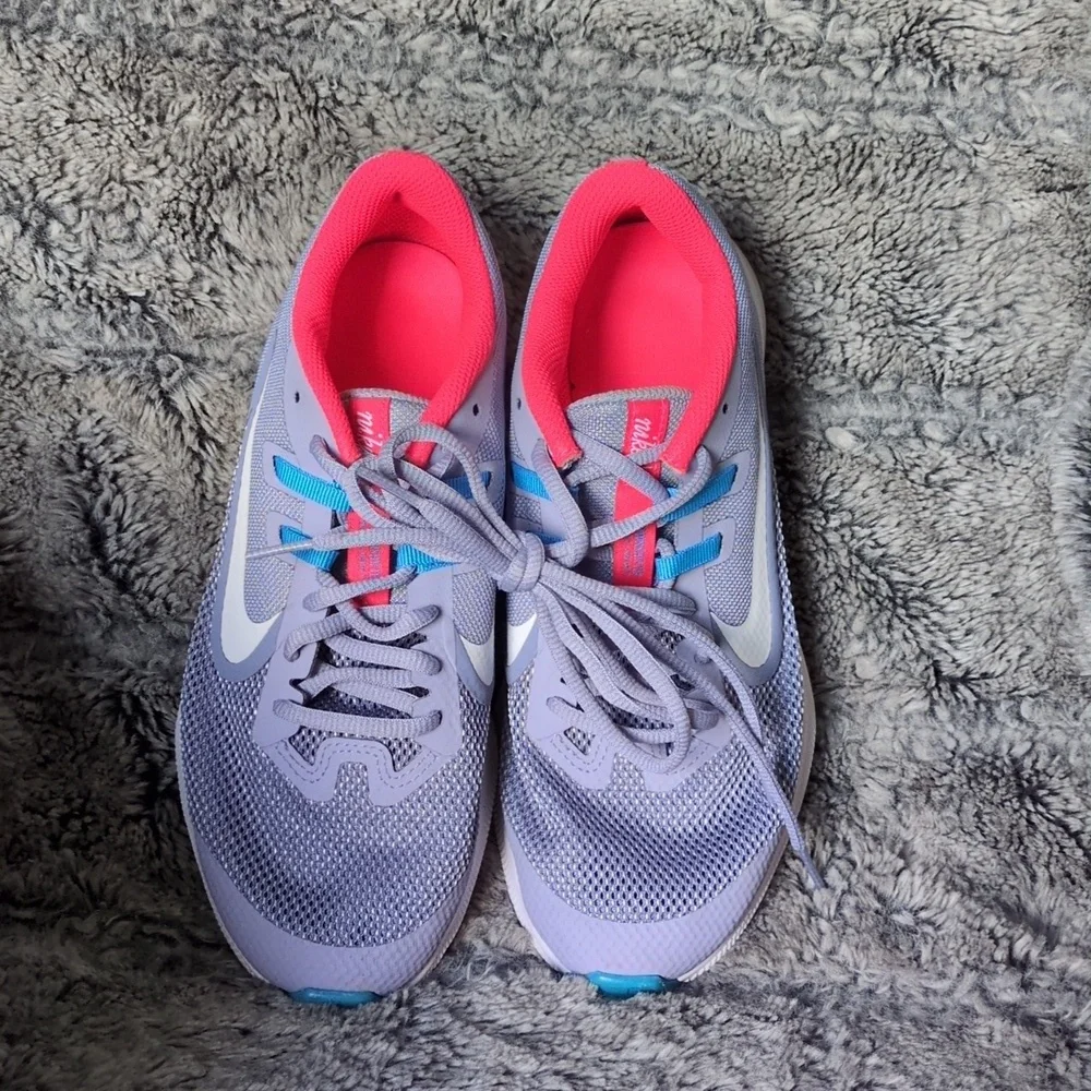 Nike Women's Gray and Pink Athletic Shoes - Picture 4 of 7